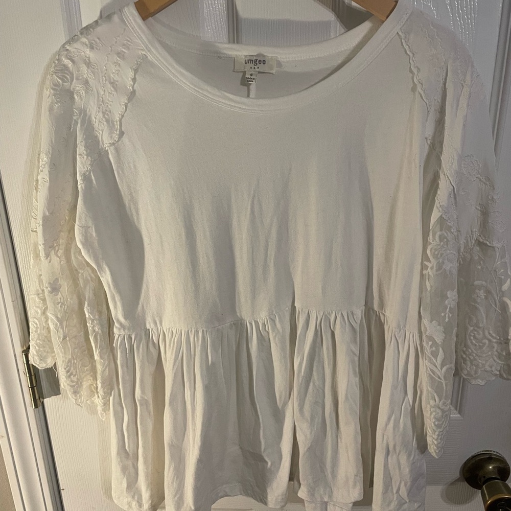 Umgee Cream Lace Sleeve Blouse